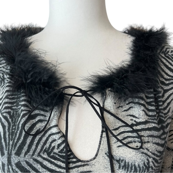 American Vintage Gray Zebra Knit Feather Boa Trim Size Large Bell Sleeves Top - Picture 6 of 11